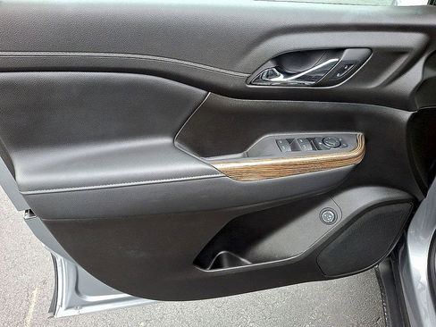 Used 2023 GMC Acadia SLE w/ Driver Convenience Package image 10