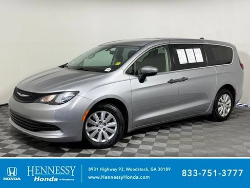 Used 2018 Chrysler Pacifica L FWD image 1