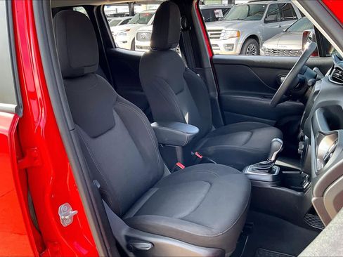 Used 2023 Jeep Renegade Latitude AWD/4WD image 8