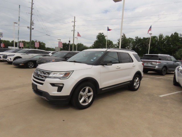 Used 2018 Ford Explorer XLT w/ Equipment Group 202A FWD image 2