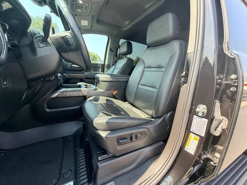 Used 2022 GMC Sierra 2500 Denali w/ Denali Black Diamond Edition AWD/4WD image 11