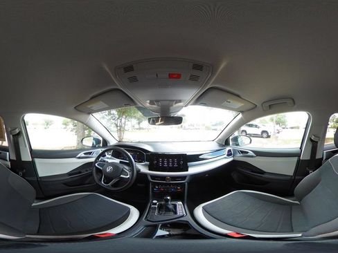 Used 2025 Volkswagen Taos SE FWD image 42