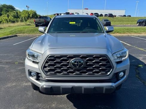 Used 2021 Toyota Tacoma TRD Off-Road w/ Technology Package AWD/4WD image 8