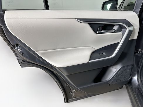 Used 2019 Toyota RAV4 XLE image 27
