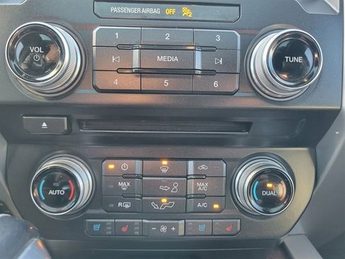 Used 2015 Ford F150 Platinum w/ Equipment Group 701A Luxury image 18