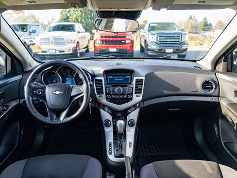 Used 2014 Chevrolet Cruze LT image 18