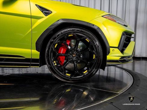 Used 2023 Lamborghini Urus Performante AWD/4WD image 25