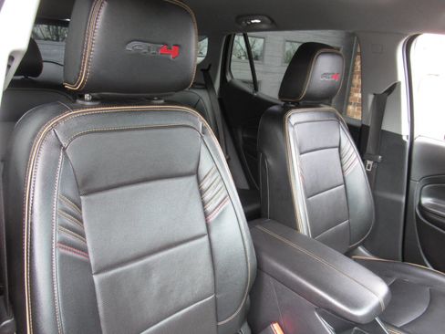 Used 2023 GMC Terrain AT4 image 8