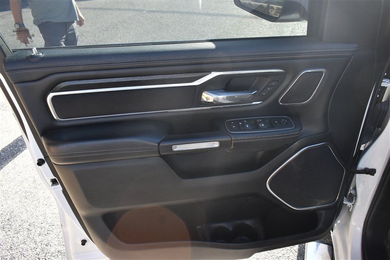Used 2023 RAM 1500 Laramie AWD/4WD image 11