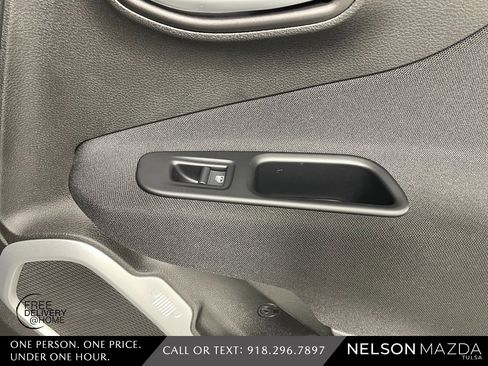 Used 2018 Jeep Renegade Latitude image 43