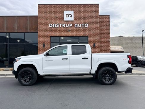 Used 2024 Chevrolet Colorado W/T w/ Safety Package image 4