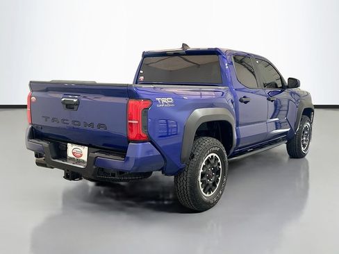 Used 2025 Toyota Tacoma TRD Off-Road AWD/4WD image 4