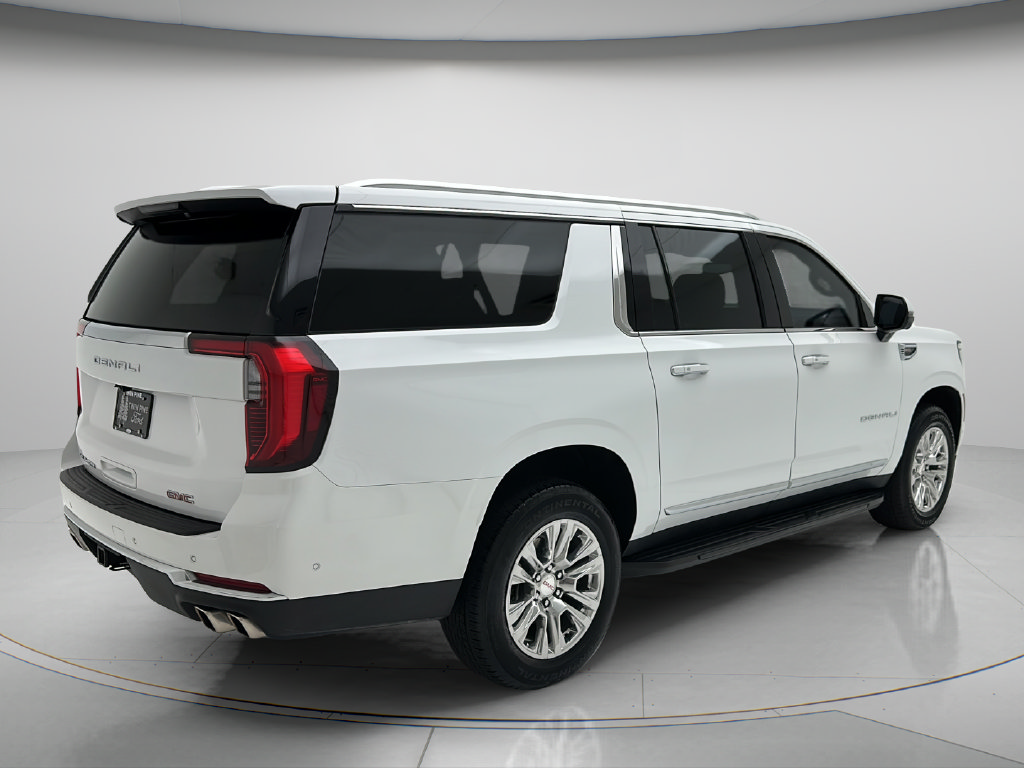Used 2025 GMC Yukon XL Denali AWD/4WD image 5