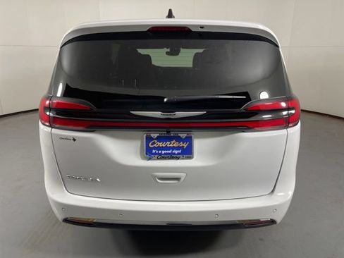 New 2026 Chrysler Pacifica Select FWD image 7