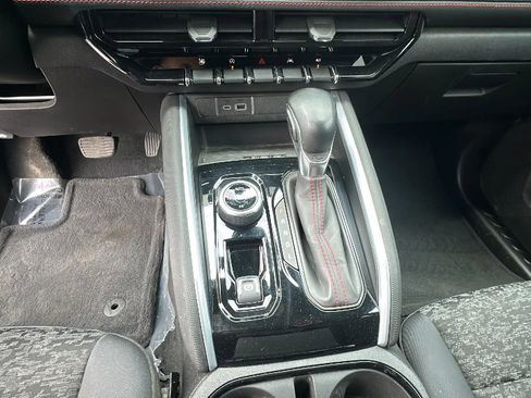 Used 2024 Chevrolet Colorado Z71 w/ Z71 Convenience Package 2 AWD/4WD image 13