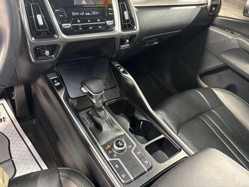 Used 2023 Kia Sorento S w/ Panoramic Sunroof Package AWD/4WD image 37