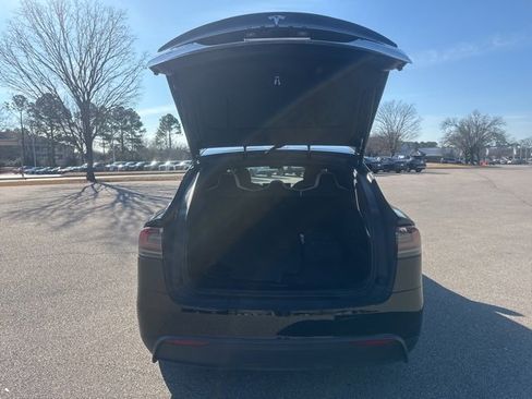 Used 2022 Tesla Model X image 19