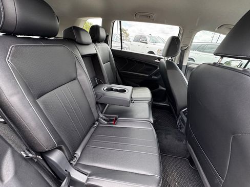 Used 2024 Volkswagen Tiguan SE AWD/4WD image 33