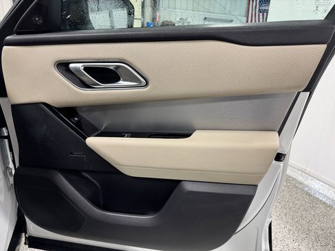 Used 2022 Land Rover Range Rover Velar R-Dynamic S image 15