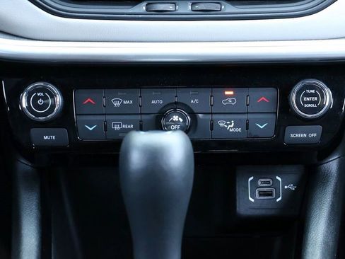 Used 2025 Jeep Compass Limited AWD/4WD image 28