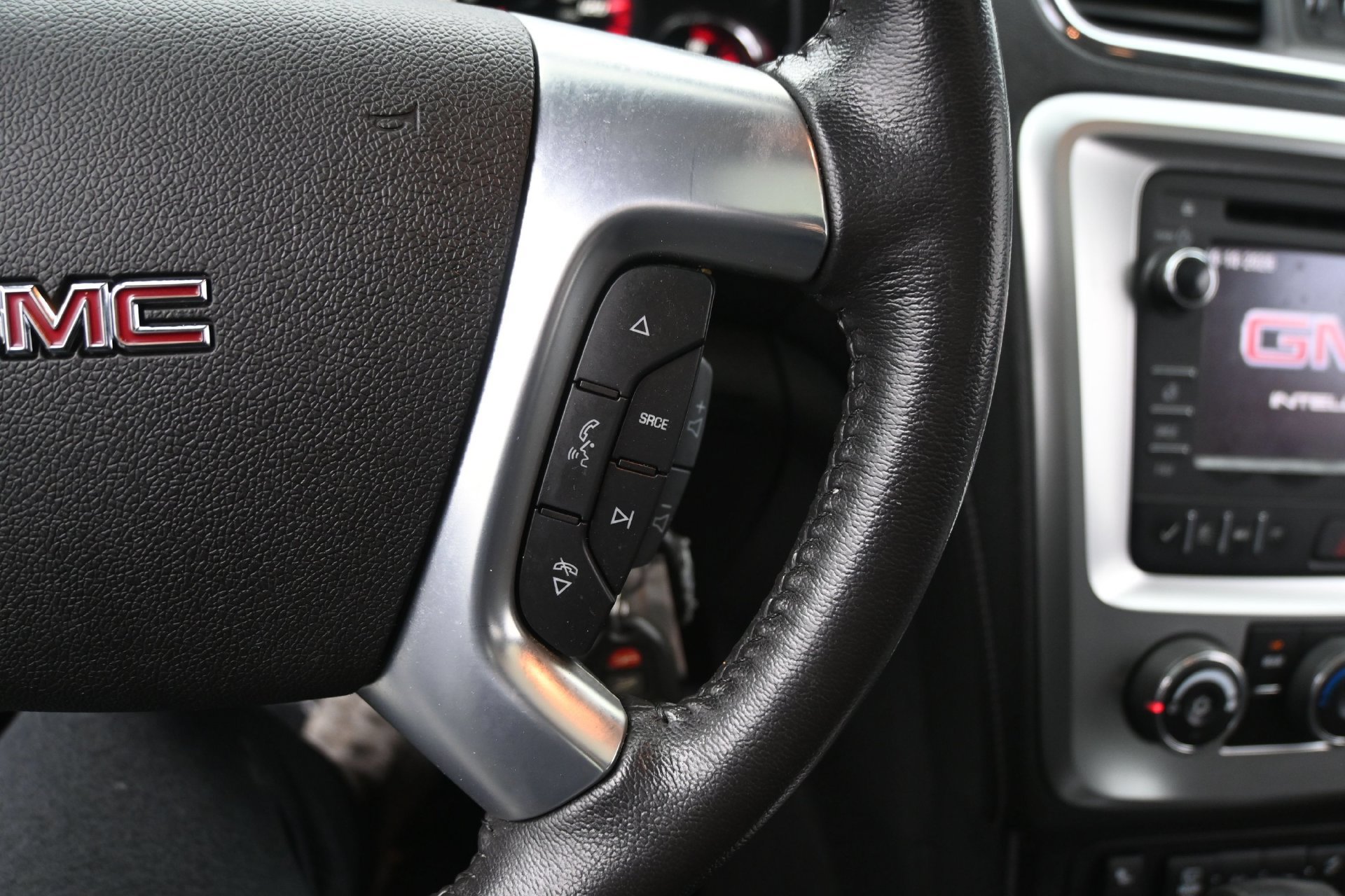 Used 2015 GMC Acadia SLE AWD/4WD image 25