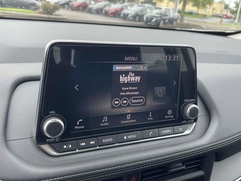 Used 2025 Nissan Rogue S image 22