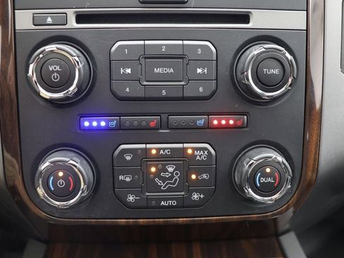 Used 2015 Ford Expedition Platinum image 25