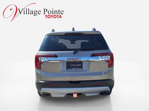 Used 2023 GMC Acadia SLT w/ Technology Package AWD/4WD image 4