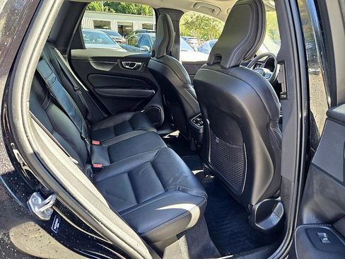 Used 2022 Volvo XC60 B5 Inscription w/ Advanced Package image 15