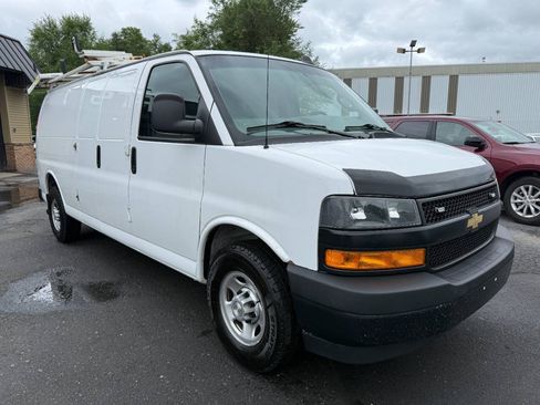 Used 2021 Chevrolet Express 3500 Extended w/ Driver Convenience Package RWD image 3
