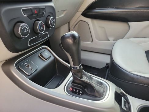 Used 2018 Jeep Compass Latitude image 30