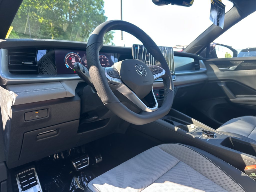 New 2026 Volkswagen Tiguan SE R-Line AWD/4WD image 11