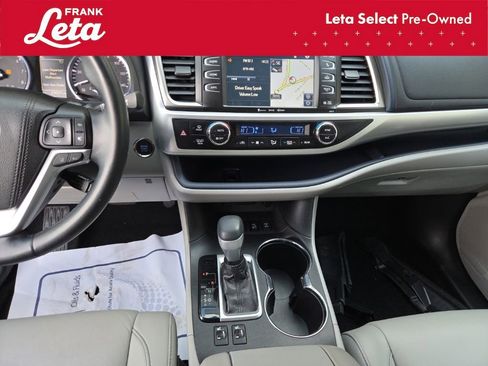 Used 2018 Toyota Highlander XLE image 6