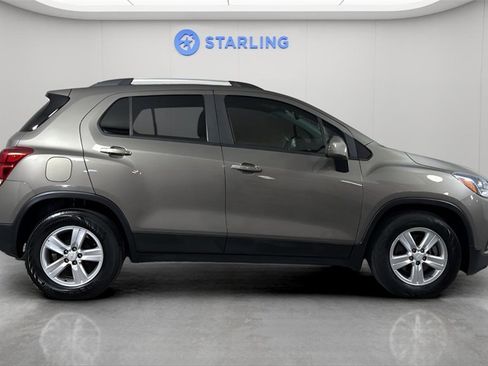 Used 2021 Chevrolet Trax LT w/ LT Convenience Package image 11