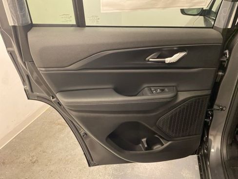 Used 2025 Jeep Grand Cherokee Laredo X w/ Luxury Tech Group I image 24