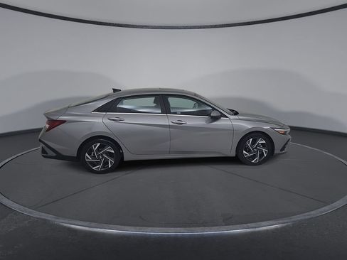 Used 2025 Hyundai Elantra SEL FWD image 18
