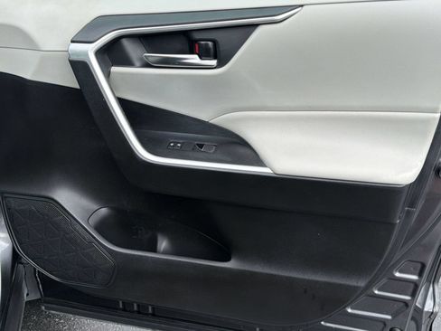 Certified 2021 Toyota RAV4 XLE Premium AWD/4WD image 15
