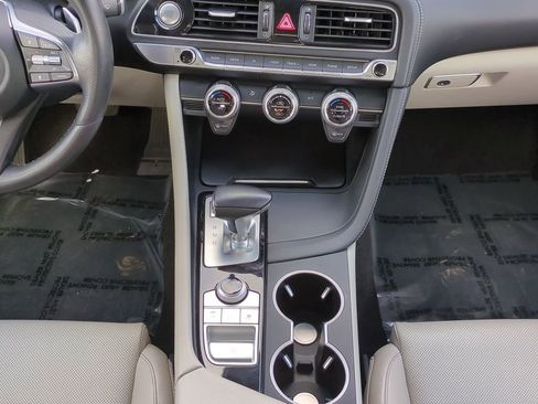 Used 2021 Genesis G70 2.0T image 17