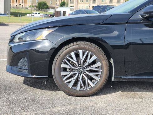 Certified 2025 Nissan Altima 2.5 SV FWD image 6