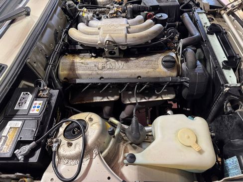 Used 1990 BMW 325i Convertible image 41