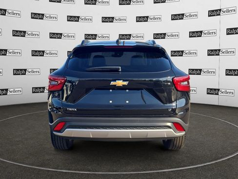 Used 2025 Chevrolet Trax LT w/ LT Convenience Package image 5