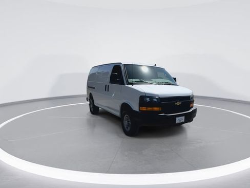 Used 2025 Chevrolet Express 2500 RWD image 3