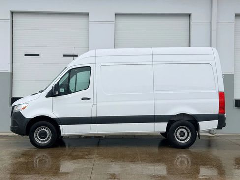 Used 2024 Mercedes-Benz Sprinter 3500 image 2