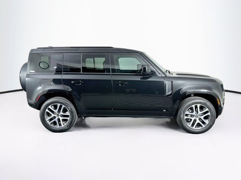 Used 2024 Land Rover Defender 110 X-Dynamic SE AWD/4WD image 10