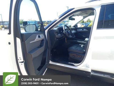 New 2025 Ford Explorer Active w/ Active Comfort Package image 9