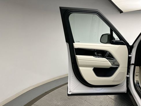 Certified 2025 Land Rover Range Rover SE image 7