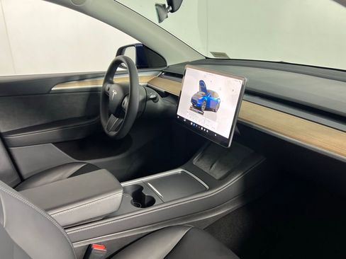 Used 2024 Tesla Model Y Long Range image 30