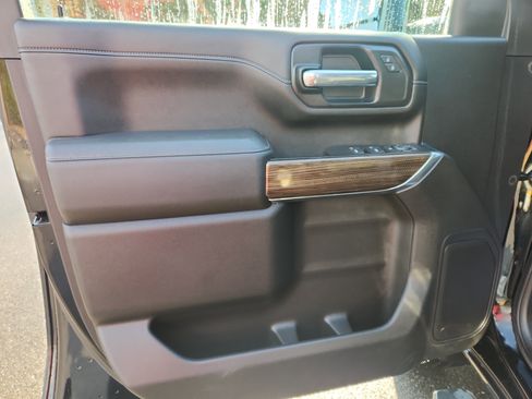 Used 2021 Chevrolet Silverado 2500 LT w/ Convenience Package image 9