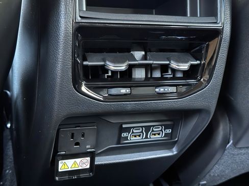 New 2025 Jeep Grand Cherokee Altitude image 17