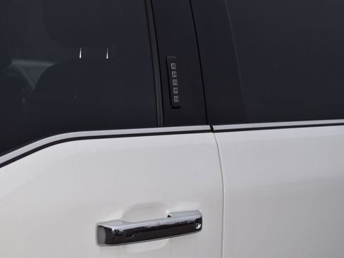 Used 2024 Ford F350 Platinum w/ FX4 Off-Road Package image 29